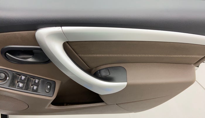 2016 Renault Duster RXL PETROL 104, Petrol, Manual, 27,083 km, Driver Side Door Panels Control