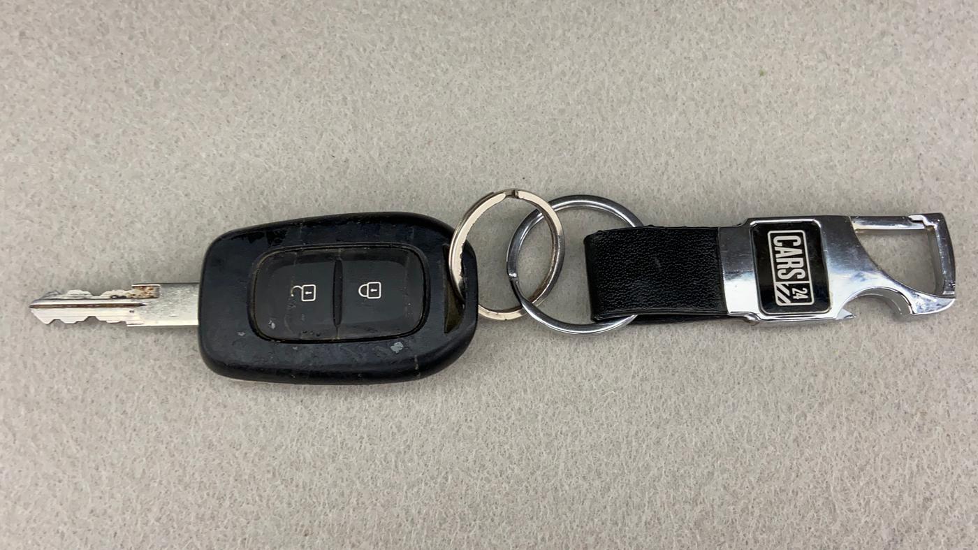 2016 Renault Duster RXL PETROL 104, Petrol, Manual, 27,083 km, Key Close Up