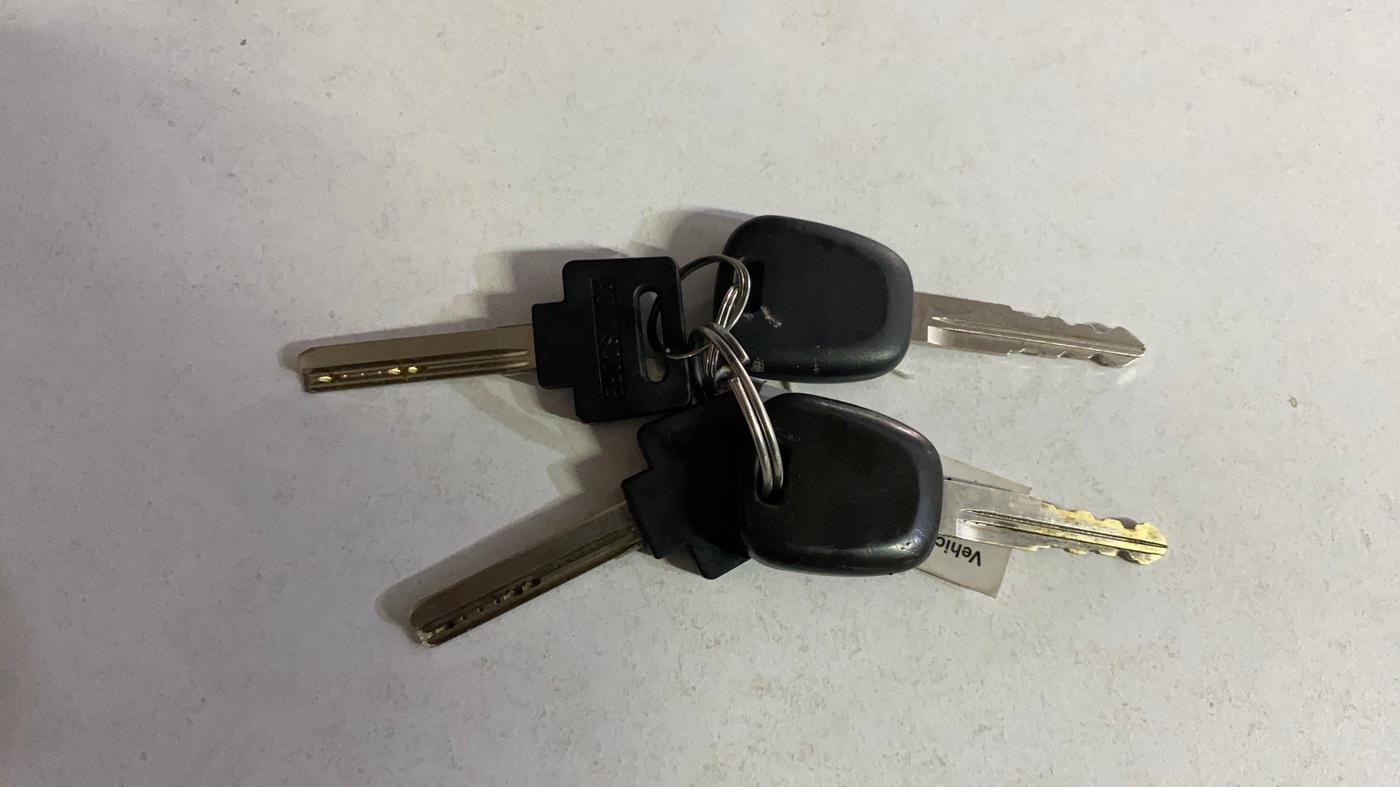 2022 Maruti Swift LXI, Petrol, Manual, 30,283 km, Key Close Up