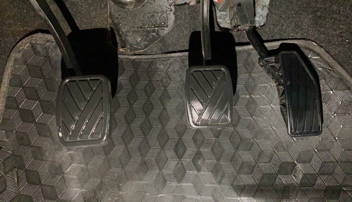 2022 Maruti Swift LXI, Petrol, Manual, 30,191 km, Pedals