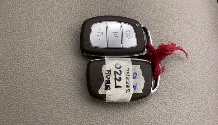 2020 Hyundai AURA SX PLUS 1.2 AMT, Petrol, Automatic, 30,090 km, Key Close Up