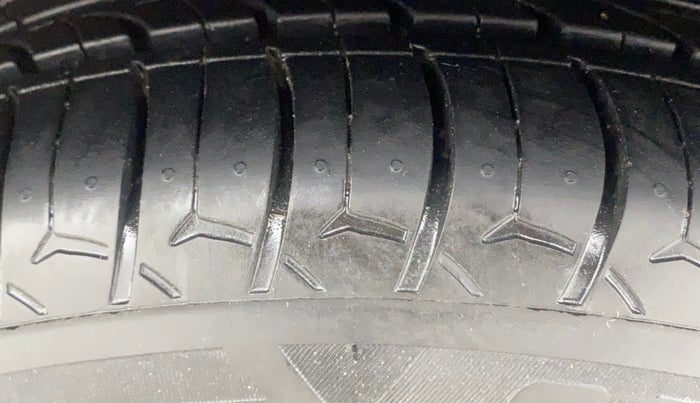 2020 Hyundai AURA SX PLUS 1.2 AMT, Petrol, Automatic, 30,090 km, Left Front Tyre Tread