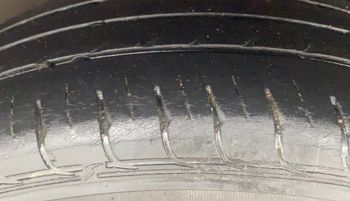 2020 Hyundai AURA SX PLUS 1.2 AMT, Petrol, Automatic, 30,090 km, Right Rear Tyre Tread