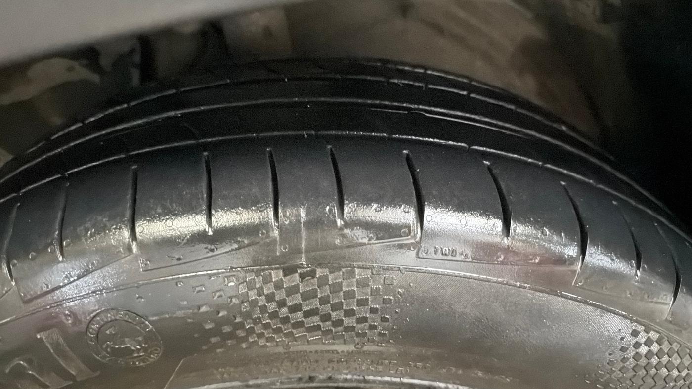 2020 MG HECTOR PLUS SHARP 1.5 PETROL TURBO DCT 6-STR, Petrol, Automatic, 33,488 km, Left Front Tyre Tread