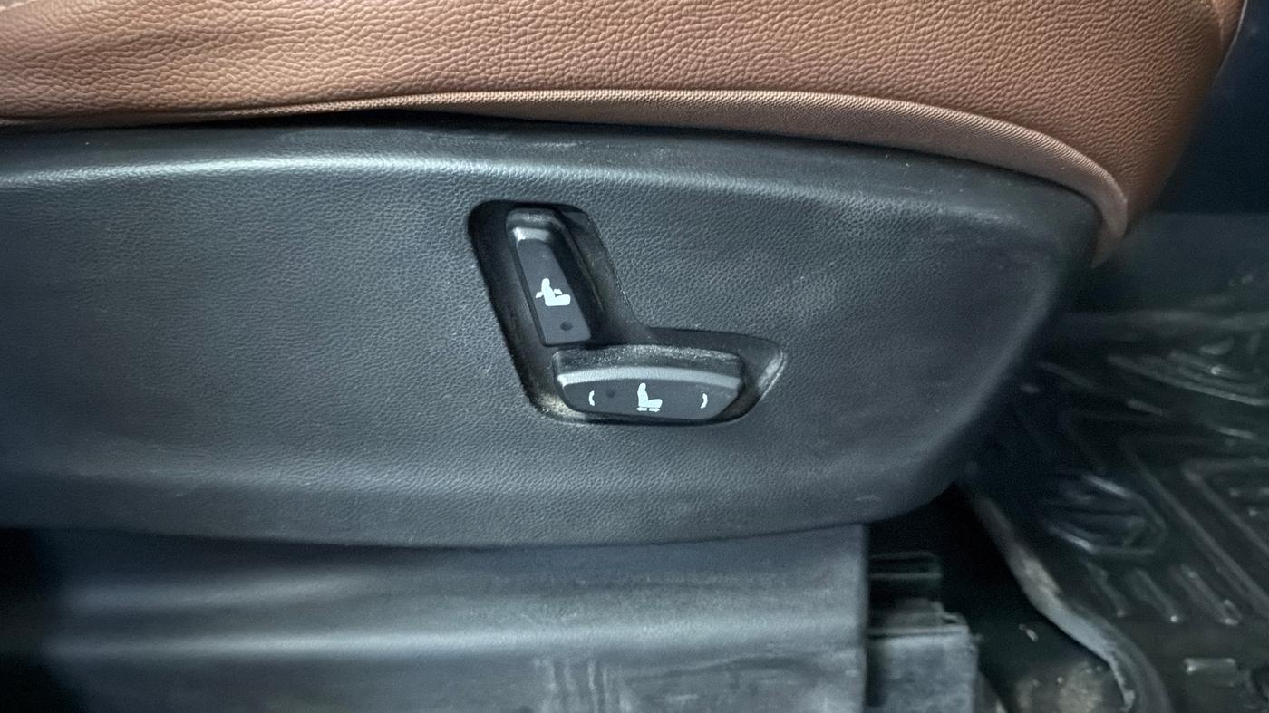 2020 MG HECTOR PLUS SHARP 1.5 PETROL TURBO DCT 6-STR, Petrol, Automatic, 33,488 km, Driver Side Adjustment Panel