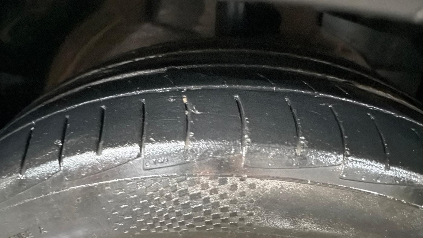 2020 MG HECTOR PLUS SHARP 1.5 PETROL TURBO DCT 6-STR, Petrol, Automatic, 33,488 km, Right Front Tyre Tread