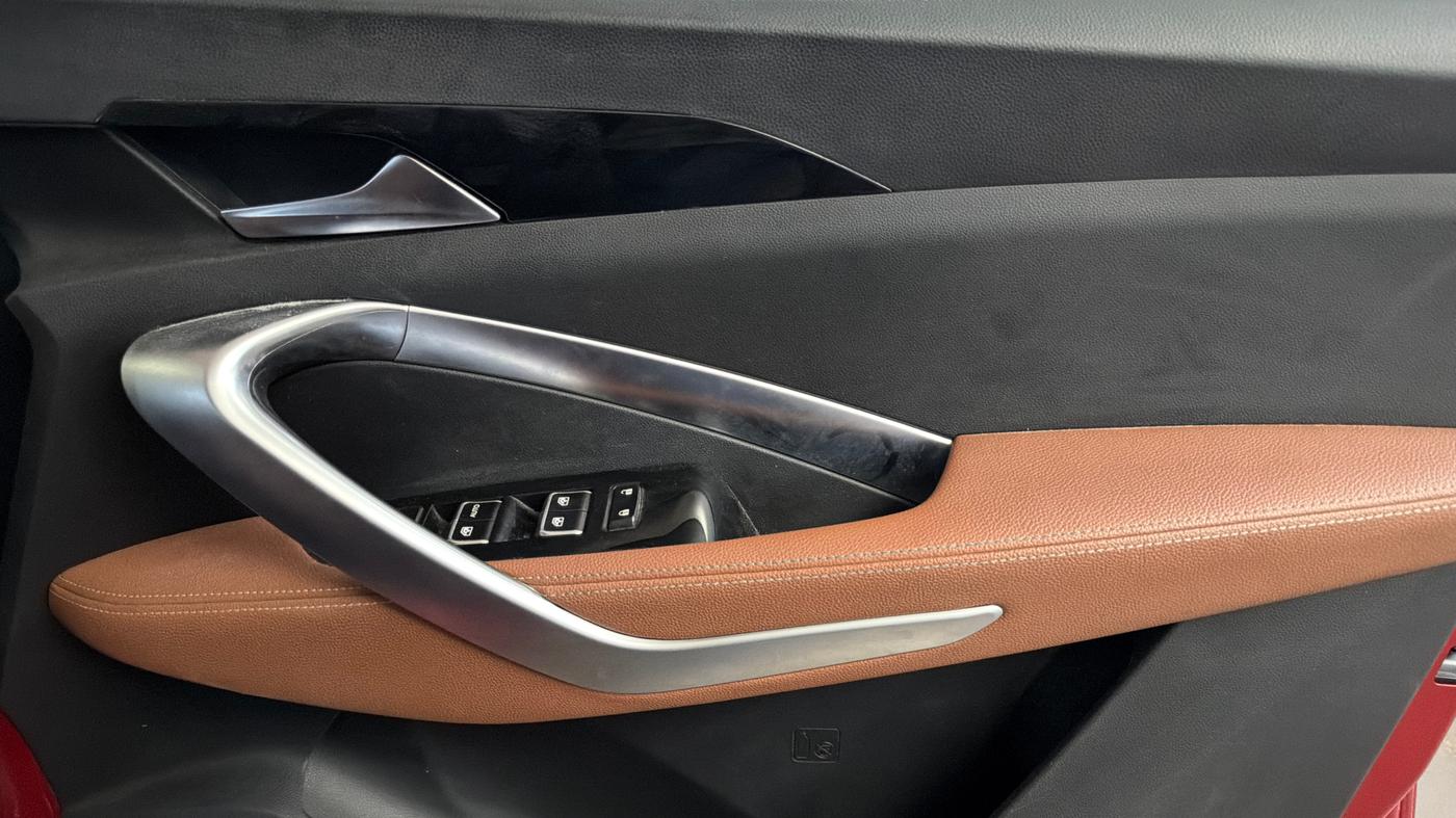 2020 MG HECTOR PLUS SHARP 1.5 PETROL TURBO DCT 6-STR, Petrol, Automatic, 33,488 km, Driver Side Door Panels Control