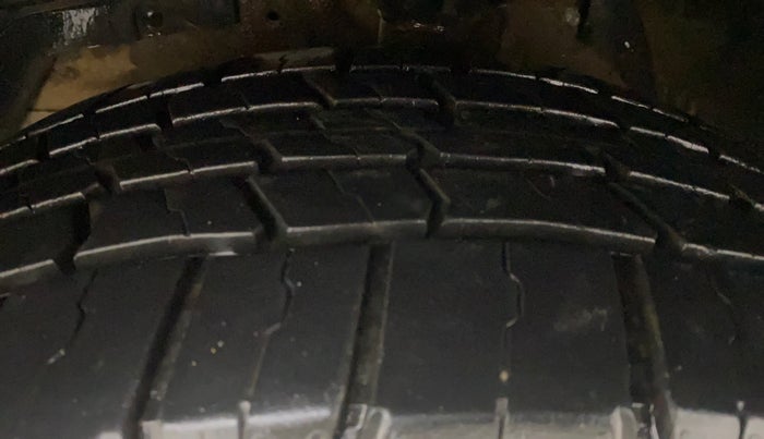 2016 Mahindra XUV500 W6, Diesel, Manual, 89,770 km, Left Front Tyre Tread