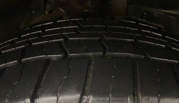 2016 Mahindra XUV500 W6, Diesel, Manual, 89,770 km, Right Front Tyre Tread