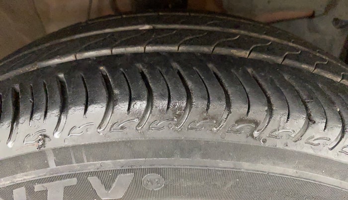 2015 Honda Jazz 1.2L I-VTEC V AT, Petrol, Automatic, 72,407 km, Right Front Tyre Tread