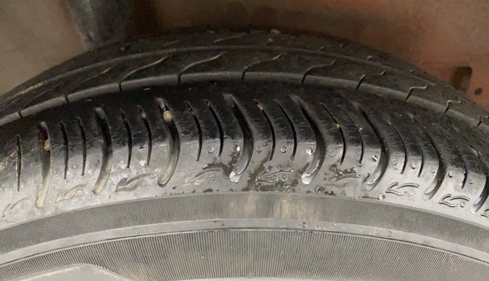 2015 Honda Jazz 1.2L I-VTEC V AT, Petrol, Automatic, 72,407 km, Right Rear Tyre Tread