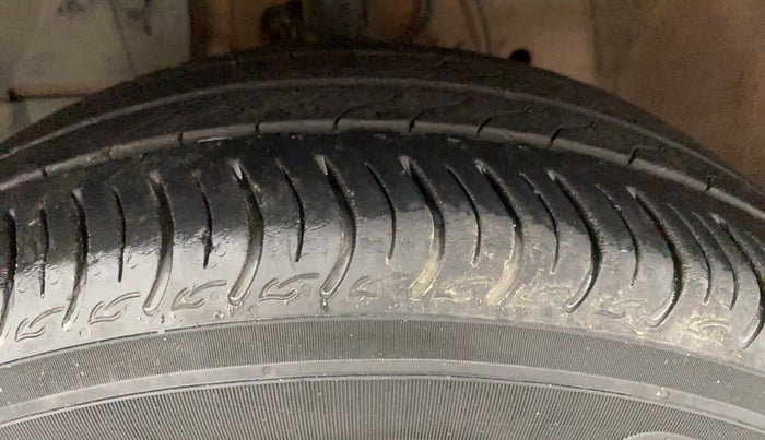 2015 Honda Jazz 1.2L I-VTEC V AT, Petrol, Automatic, 72,407 km, Left Front Tyre Tread