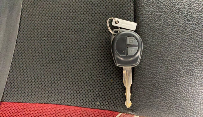 2016 Maruti Swift VXI, Petrol, Manual, 1,10,435 km, Key Close Up