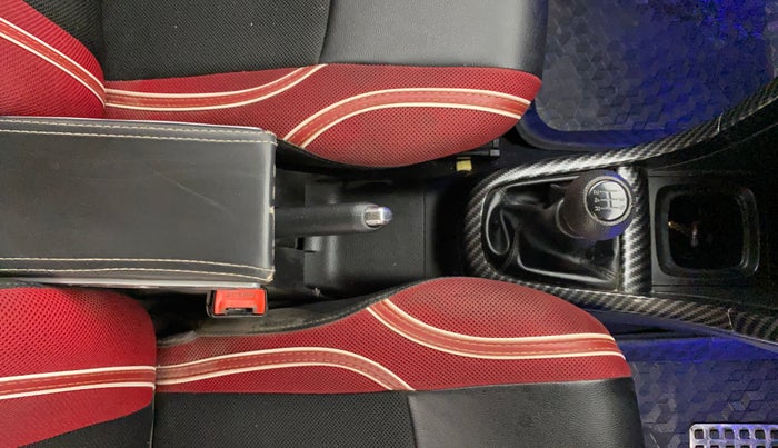 2016 Maruti Swift VXI, Petrol, Manual, 1,10,435 km, Gear Lever