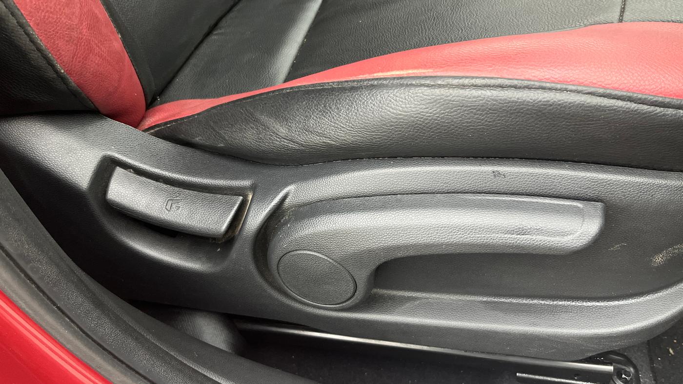 2019 Hyundai Elite i20 SPORTZ PLUS 1.2, Petrol, Manual, 31,711 km, Driver Side Adjustment Panel