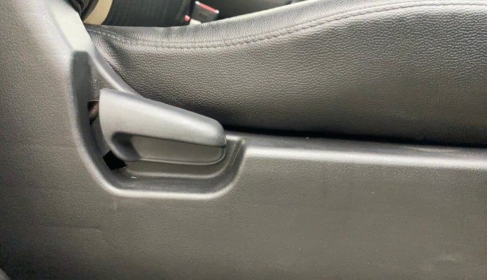 2018 Maruti Wagon R 1.0 VXI OPT, Petrol, Manual, 9,918 km, Driver Side Adjustment Panel