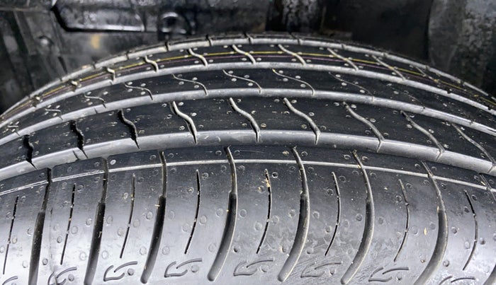 2017 Maruti Vitara Brezza VDI, Diesel, Manual, 34,431 km, Left Front Tyre Tread