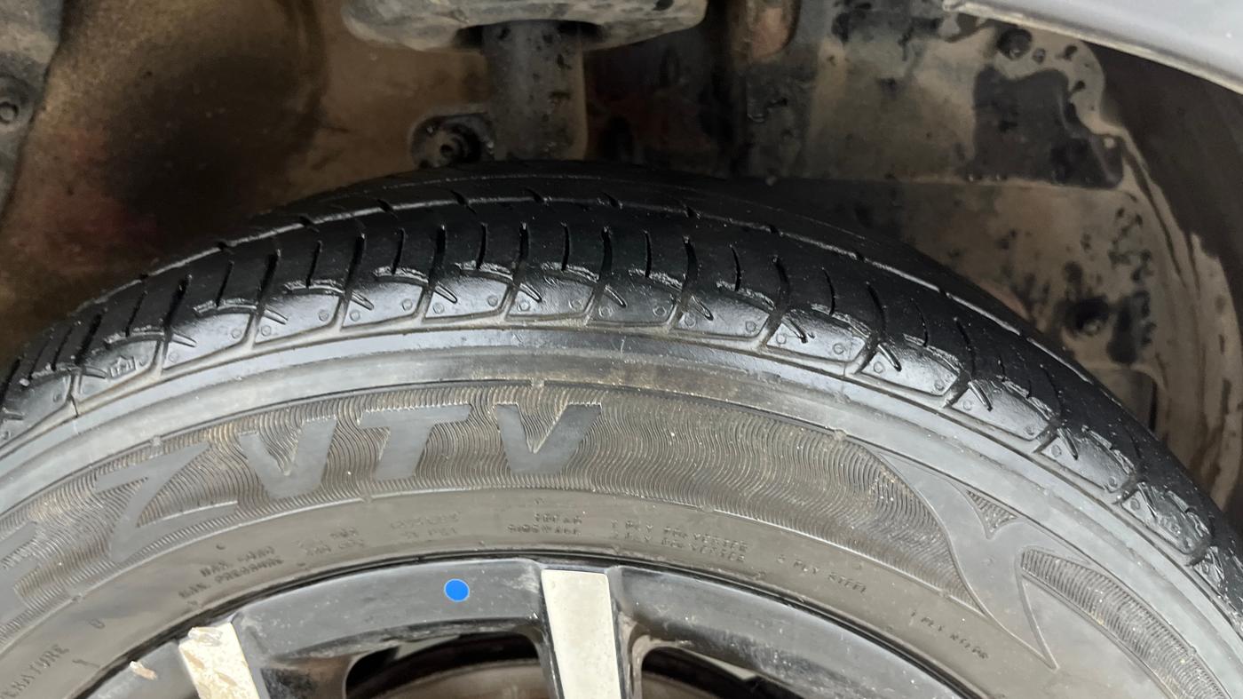 2017 Mahindra KUV 100 NXT K8 P 6 STR, Petrol, Manual, 23,904 km, Right Front Tyre Tread