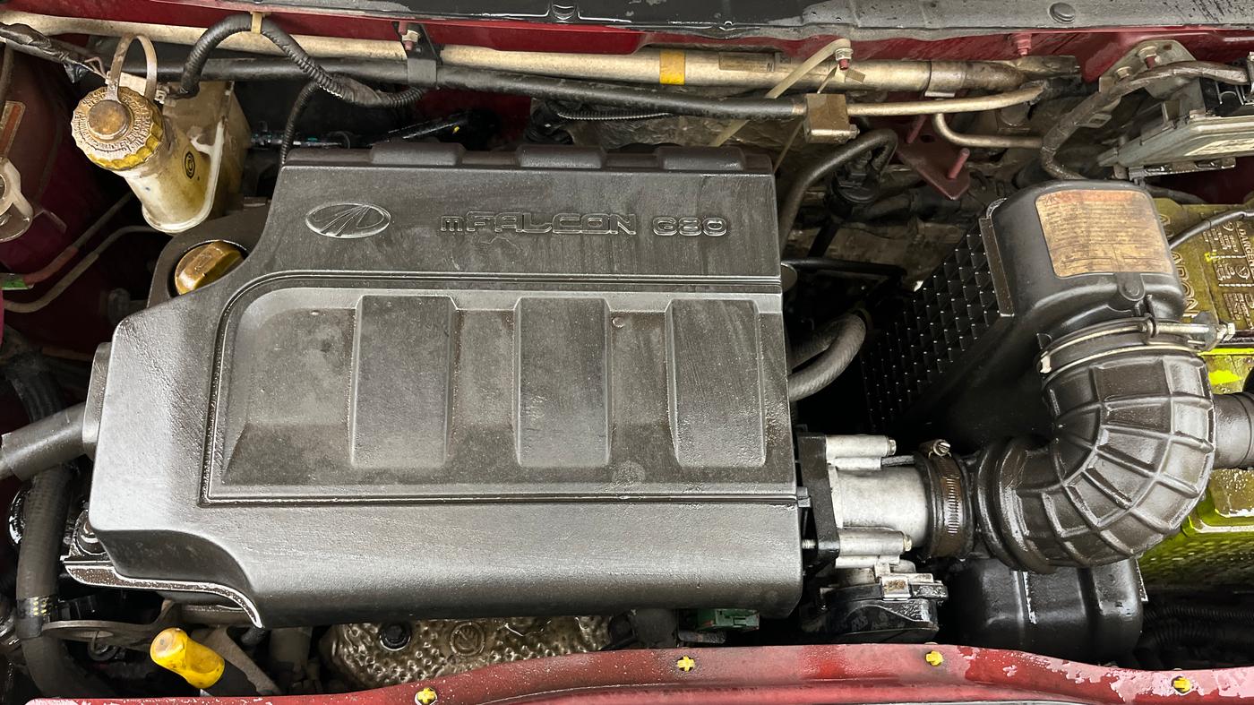 2017 Mahindra KUV 100 NXT K8 P 6 STR, Petrol, Manual, 23,904 km, Engine View