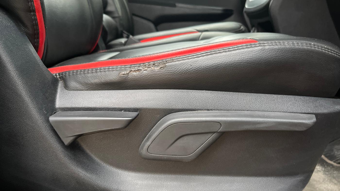 2017 Mahindra KUV 100 NXT K8 P 6 STR, Petrol, Manual, 23,904 km, Driver Side Adjustment Panel