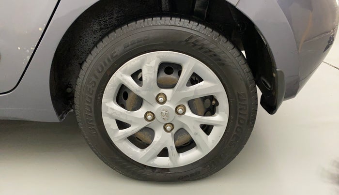 2017 Hyundai Grand i10 SPORTZ (O) 1.2 KAPPA VTVT, Petrol, Manual, 76,053 km, Left Rear Wheel