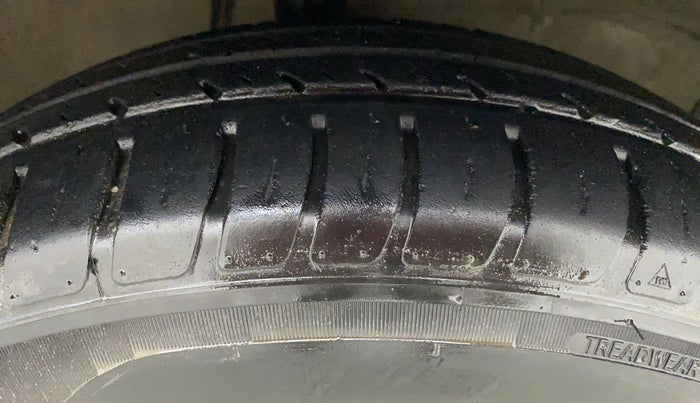 2012 Maruti Ritz LXI, Petrol, Manual, 74,168 km, Right Front Tyre Tread