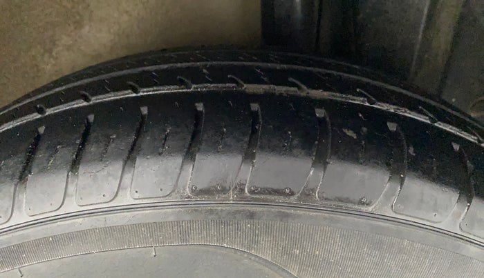 2012 Maruti Ritz LXI, Petrol, Manual, 74,168 km, Left Rear Tyre Tread