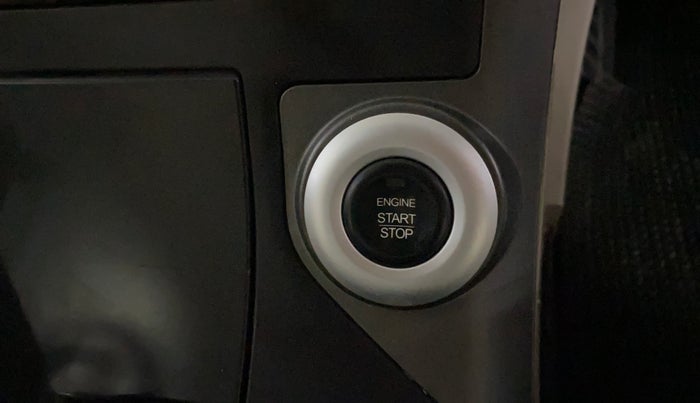 2017 Mahindra XUV500 W10 AT, Diesel, Automatic, 93,439 km, Keyless Start/ Stop Button