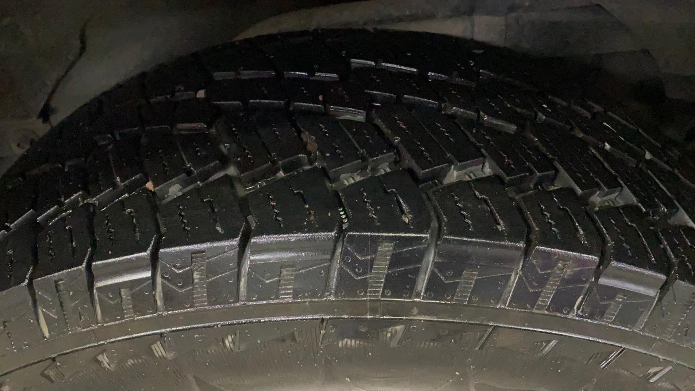2017 Mahindra XUV500 W10 AT, Diesel, Automatic, 93,469 km, Left Rear Tyre Tread