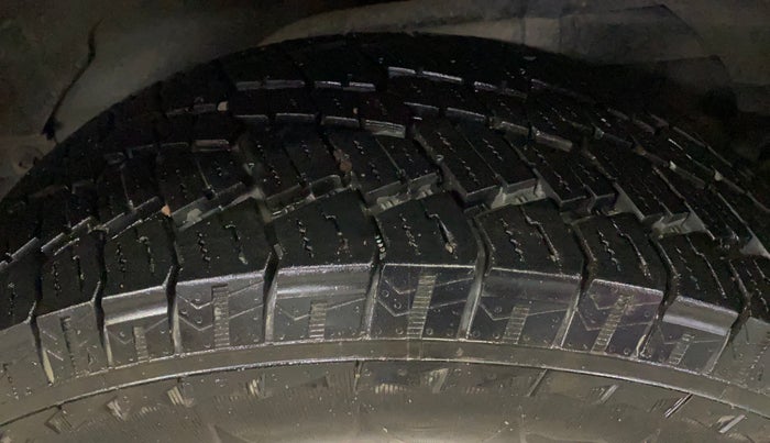 2017 Mahindra XUV500 W10 AT, Diesel, Automatic, 93,439 km, Left Rear Tyre Tread