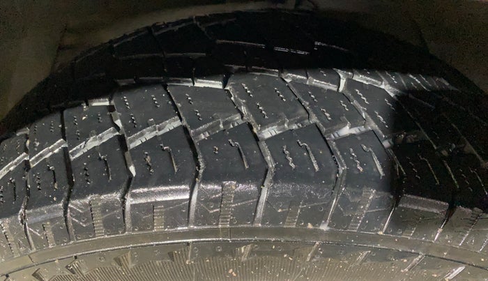 2017 Mahindra XUV500 W10 AT, Diesel, Automatic, 93,439 km, Left Front Tyre Tread