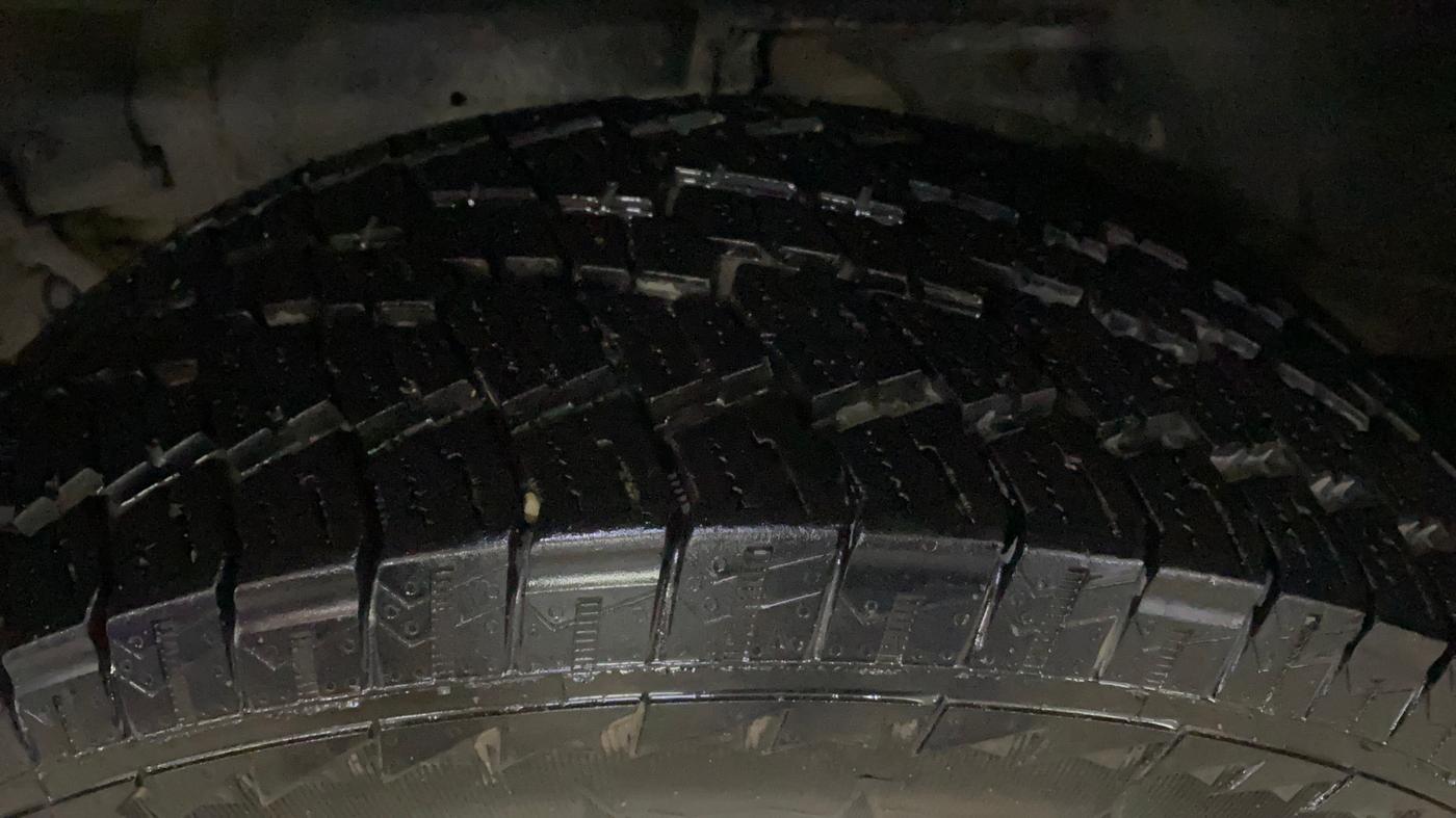 2017 Mahindra XUV500 W10 AT, Diesel, Automatic, 93,469 km, Right Rear Tyre Tread