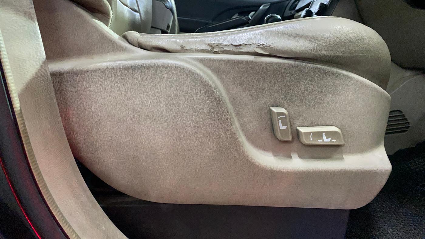 2017 Mahindra XUV500 W10 AT, Diesel, Automatic, 93,469 km, Driver Side Adjustment Panel