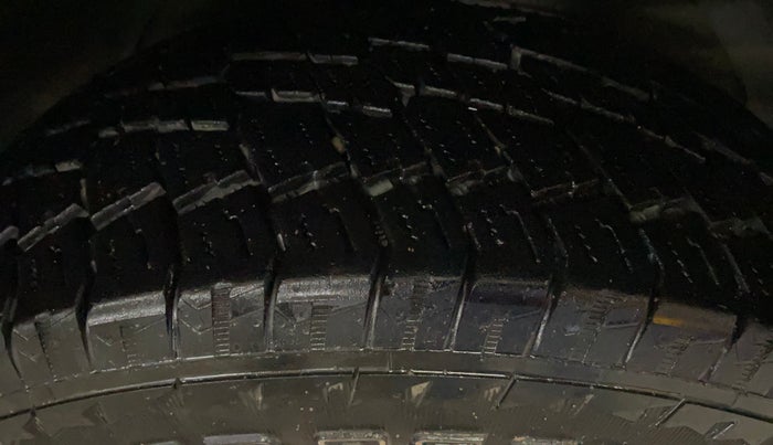 2017 Mahindra XUV500 W10 AT, Diesel, Automatic, 93,439 km, Right Front Tyre Tread