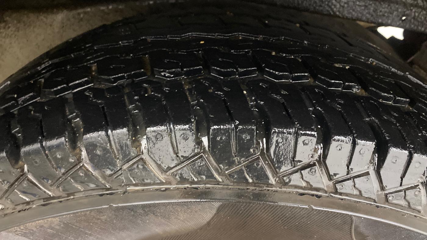 2014 Mahindra Bolero ZLX BS IV, Diesel, Manual, 83,796 km, Right Rear Tyre Tread
