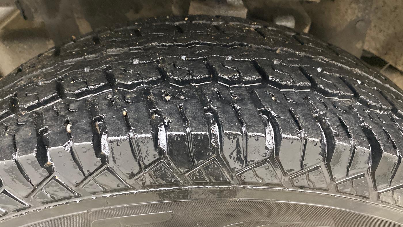 2014 Mahindra Bolero ZLX BS IV, Diesel, Manual, 83,796 km, Left Front Tyre Tread