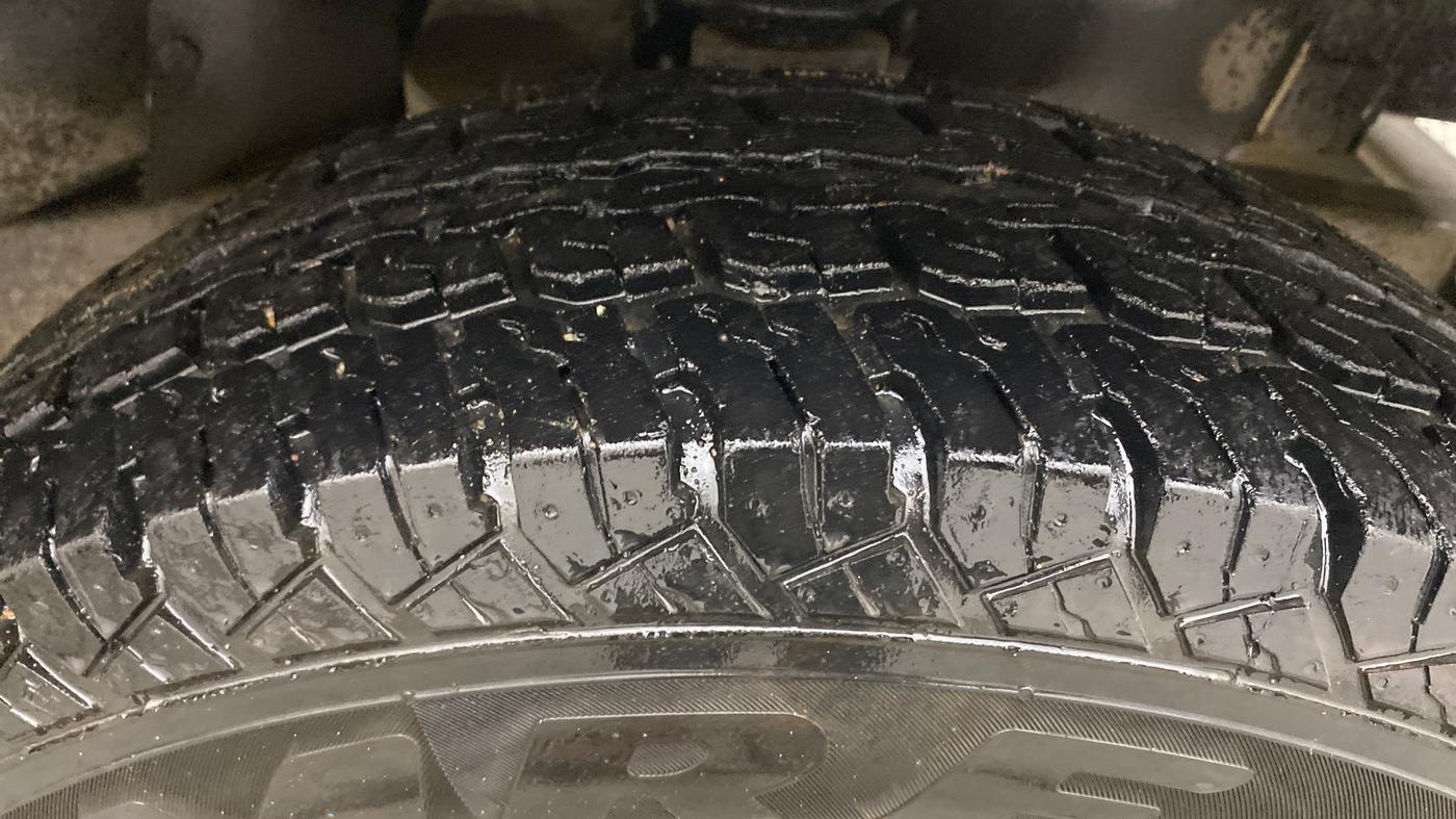 2014 Mahindra Bolero ZLX BS IV, Diesel, Manual, 83,796 km, Right Front Tyre Tread