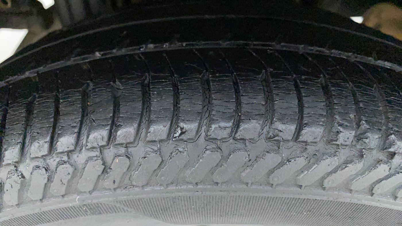 2015 Maruti Alto K10 VXI, Petrol, Manual, 60,073 km, Right Rear Tyre Tread