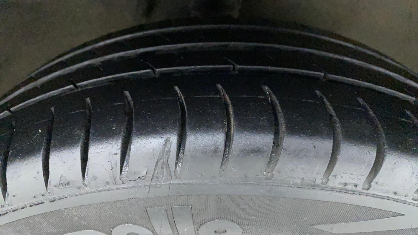 2015 Maruti Alto K10 VXI, Petrol, Manual, 60,073 km, Right Front Tyre Tread