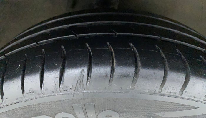 2015 Maruti Alto K10 VXI, Petrol, Manual, 60,073 km, Right Front Tyre Tread
