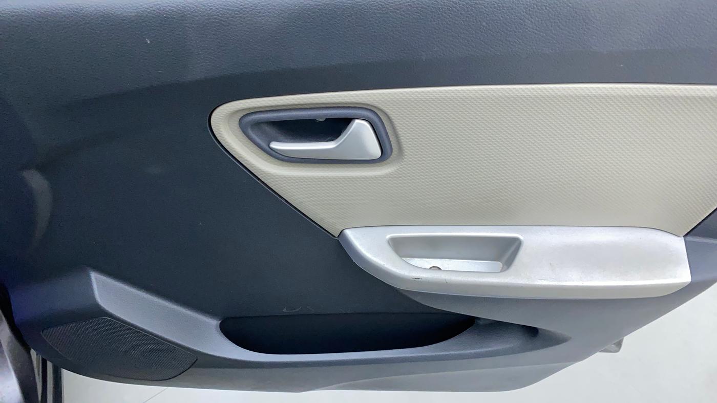 2015 Maruti Alto K10 VXI, Petrol, Manual, 60,073 km, Driver Side Door Panels Control