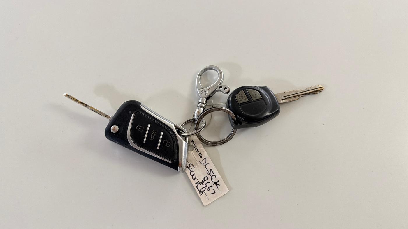 2014 Maruti Swift VXI, Petrol, Manual, 35,087 km, Key Close Up