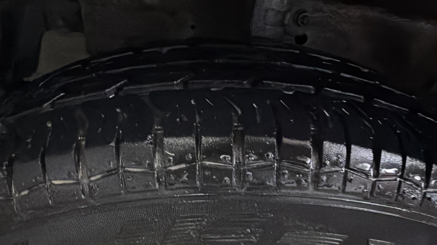 2014 Maruti Swift VXI, Petrol, Manual, 35,087 km, Left Front Tyre Tread