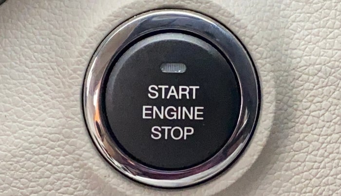 2020 Mahindra XUV300 W8 (O) 1.2 PETROL, Petrol, Manual, 34,817 km, Keyless Start/ Stop Button