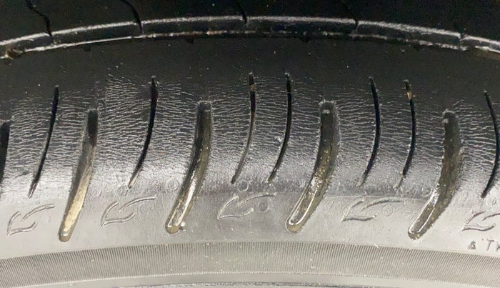 2020 Mahindra XUV300 W8 (O) 1.2 PETROL, Petrol, Manual, 34,817 km, Left Front Tyre Tread
