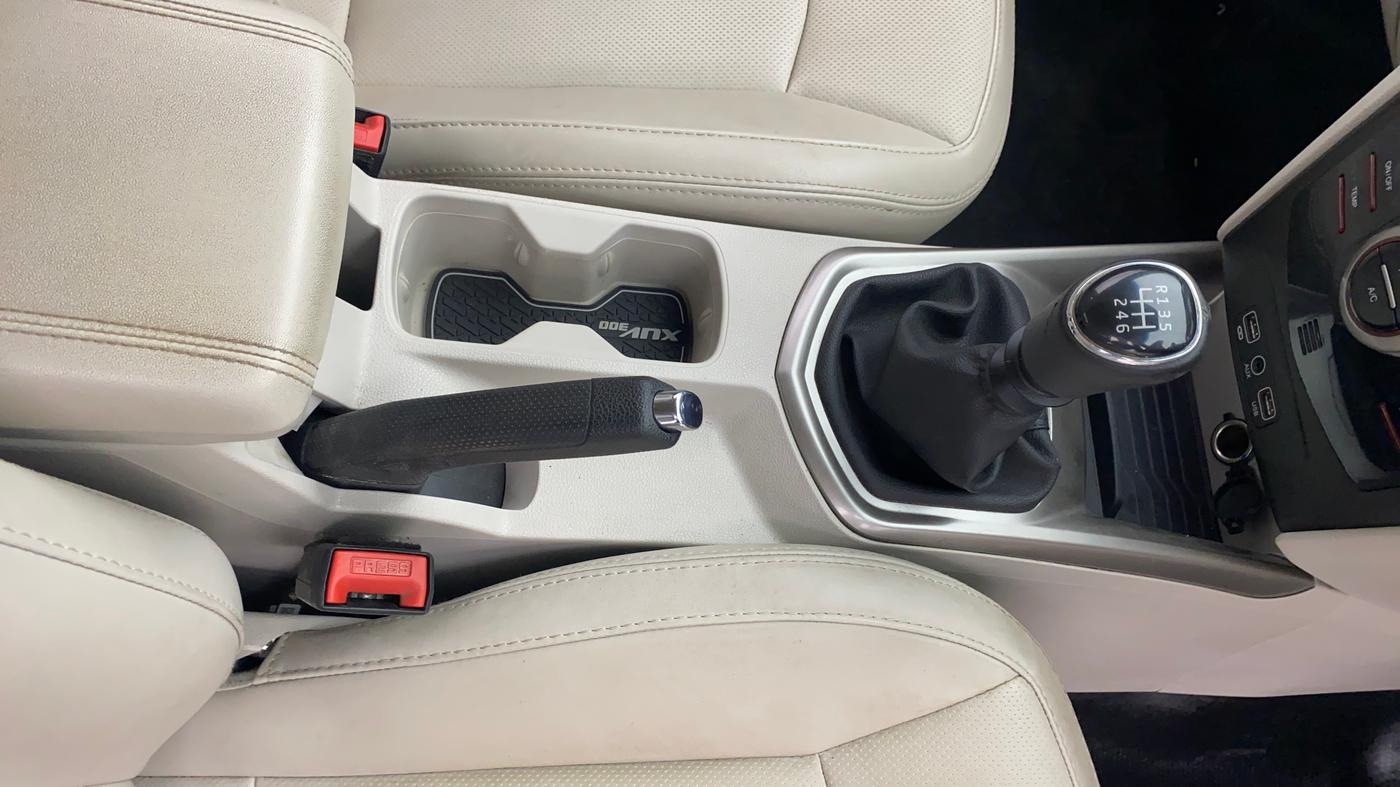 2020 Mahindra XUV300 W8 (O) 1.2 PETROL, Petrol, Manual, 34,817 km, Gear Lever