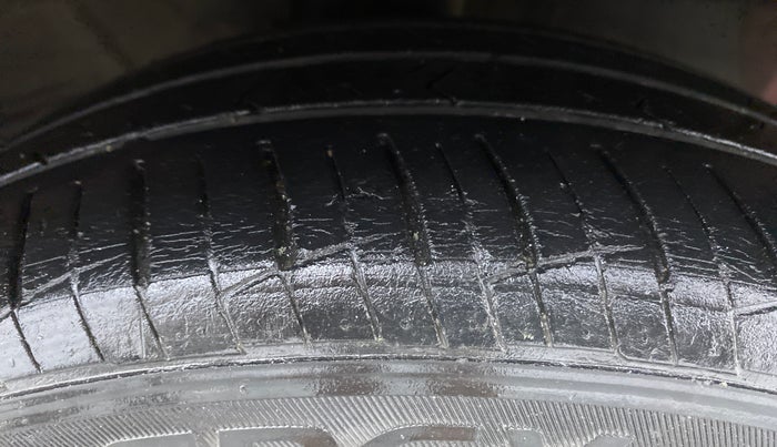 2018 Hyundai Xcent E PLUS, Petrol, Manual, 36,918 km, Right Front Tyre Tread