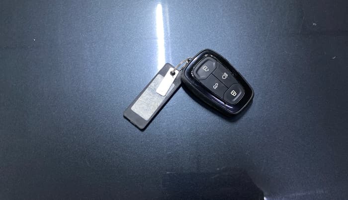 2021 Tata ALTROZ XZ PETROL, Petrol, Manual, 22,071 km, Key Close Up