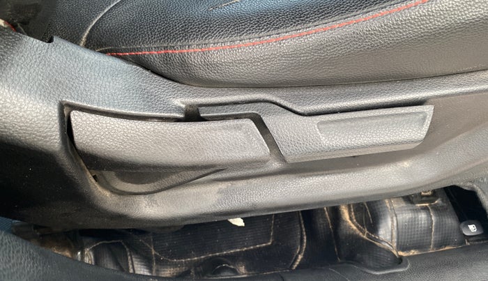 2021 KIA SONET HTX 1.0 IMT, Petrol, Manual, 31,944 km, Driver Side Adjustment Panel