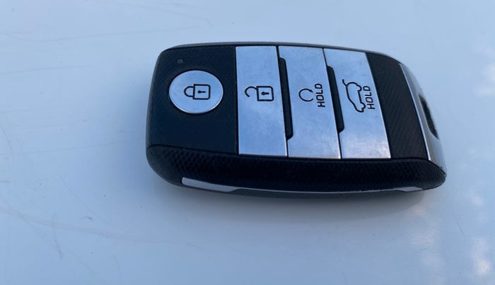 2021 KIA SONET HTX 1.0 IMT, Petrol, Manual, 31,944 km, Key Close Up